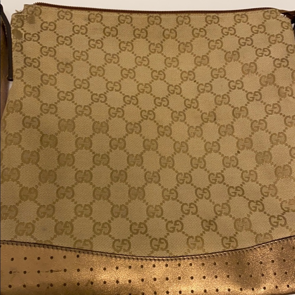 🔥S🚫LD🔥GUCCI GG Gold Perforated Crossbody - Picture 9 of 12